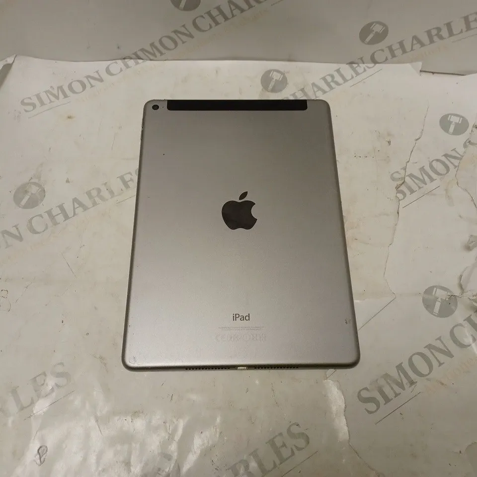 APPLE IPAD IN GREY MODEL A1567 