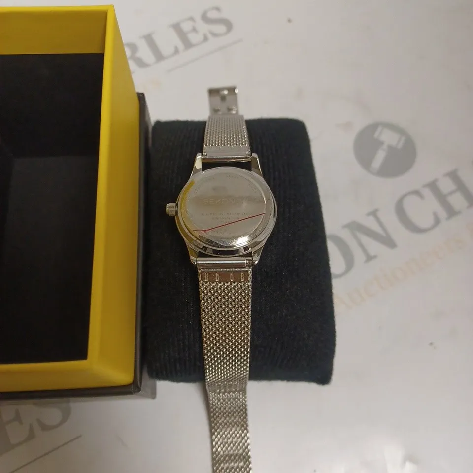 BOXED SEKONDA SILVER CHAIN STRAP WATCH WITH BLUE FACE