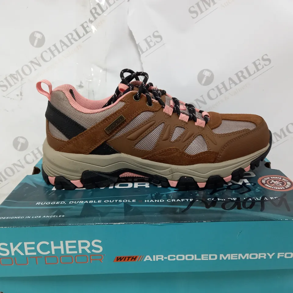 BOXED PAIR OF SKECHERS WATERPROO WALKING/HIKING SHOES, UK SIZE 4.5