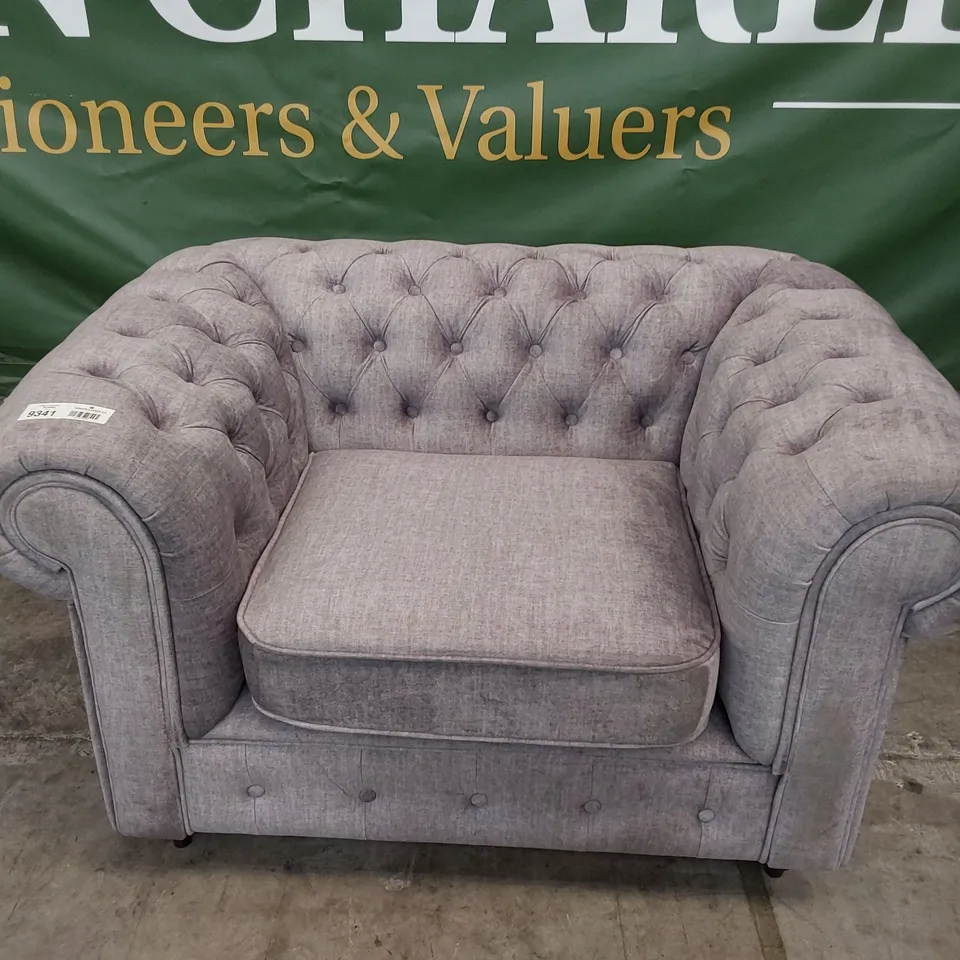 DESIGNER CHESTERFIELD SNUGGLER CHAIR SILVER FABRIC 