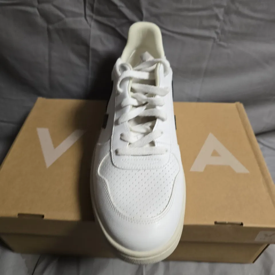 BOXED PAIR OF VEJA WHITE LEATHER SNEAKERS - UK SIZE 10