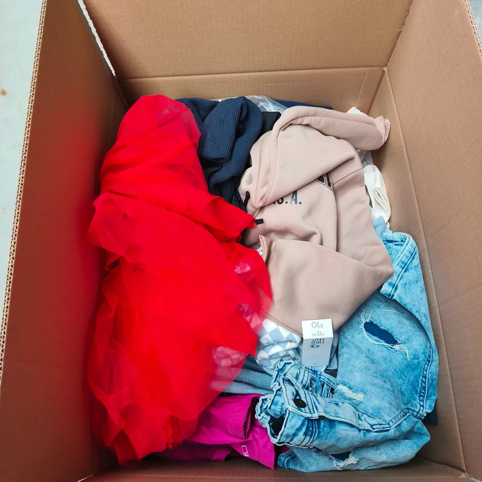 APPROXIMATELY 30 ASSORTED KIDS CLOTHING ITEMS IN VARIOUS STYLES, SIZES & COLOURS 