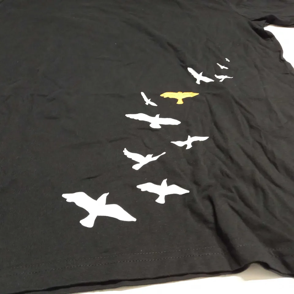 SUTSU BIRDS PRINT T-SHIRT IN BLACK - LARGE