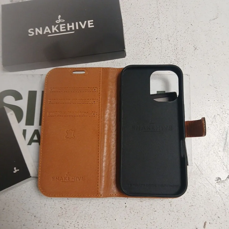 SNAKEHIVE LEATHER FLIP CASE FOR IPHONE 17 