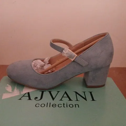 AJVANI COLLECTION PALE BLUE SUEDE MARY JANE PUMPS β UK 5 (EU 38)