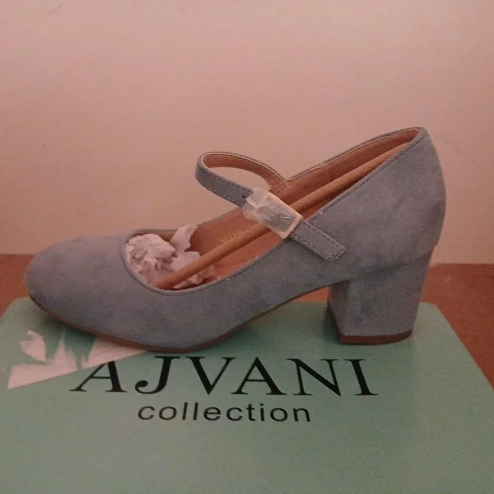 AJVANI COLLECTION PALE BLUE SUEDE MARY JANE PUMPS – UK 5 (EU 38)