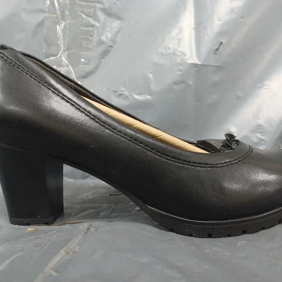 BOXED PAIR OF SOFT LINE BLOCK HEEL SHOES IN BLACK SIZE UK 4