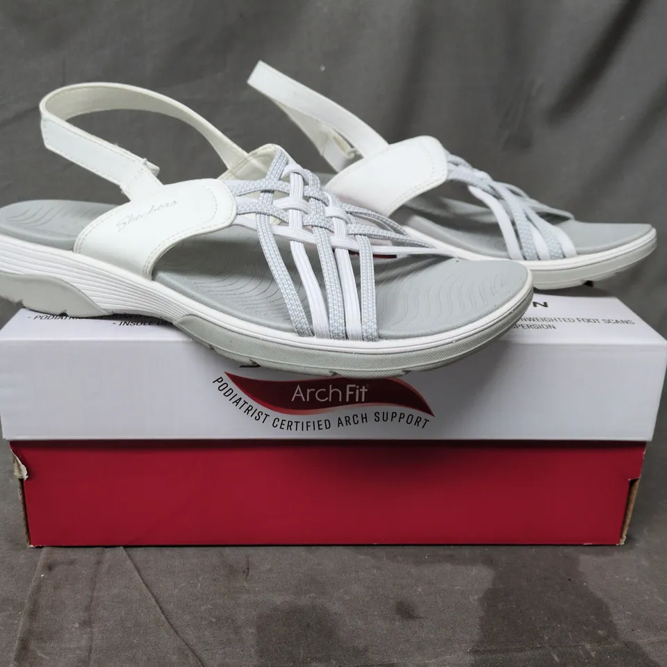SKECHERS ARCH FIT SANDALS WHITE SIZE 7