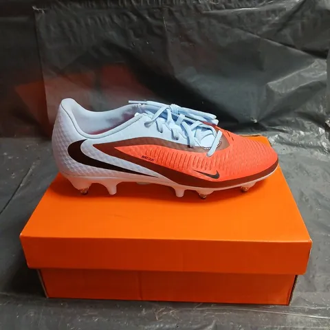 NIKE FOOTBALL BOOTS – ORANGE UPPER, LIGHT-BLUE LACES, WHITE FG OUTSOLE UK 6