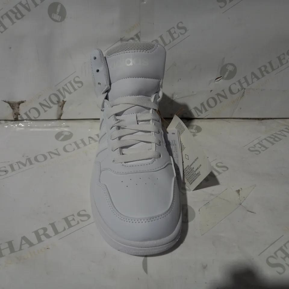 BOXED PAIR OF DESIGNER SHOES IN THE STYLE OF ADIDAS HOOPS MID 3.0 K IN WHITE UK SIZE 3.5