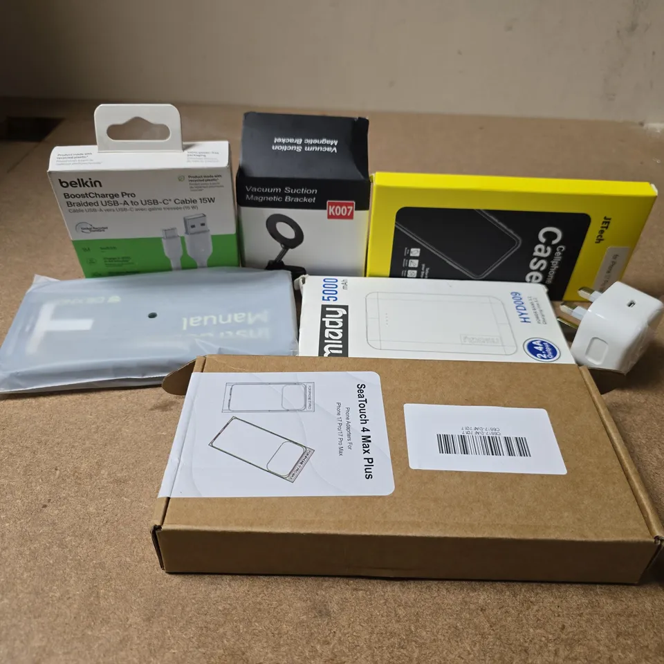 APPROXIMATELY 15 ASSORTED MOBILE PHONE ACCESSORIES TO INCLUDE POWER BANKS, CASES AND CHARGE CABLES
