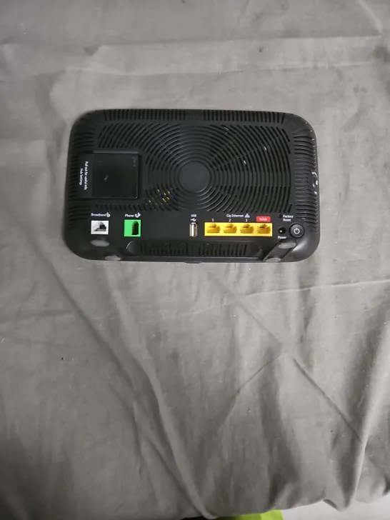 Lot 1652: BT Broadband Router – Home Hub style with WAN, LAN and Phone ...