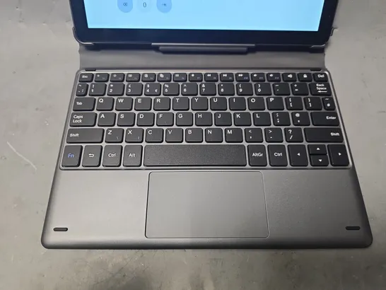 Lot 5967: BOXED ENTITY 10.1 2 IN 1 TABLET WITH SOFT KEYBOARD - 5294152 ...