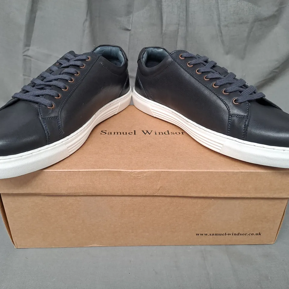 BOXED PAIR OF SAMUEL WINDSOR LACE UP SHOES IN DARK NAVY UK SIZE 10