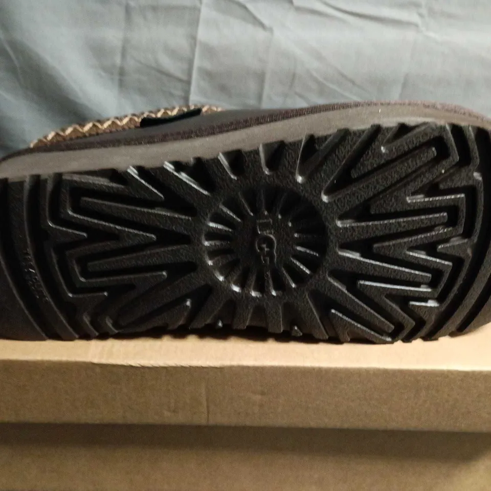 UGG BLACK LEATHER SLIP-ON BOOTS - UK SIZE 7