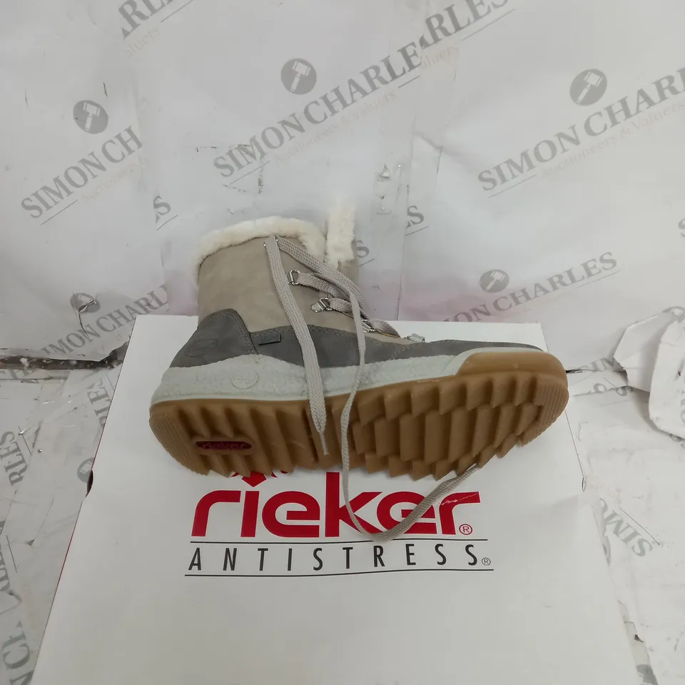 BOXED RIEKER ANTISTRESS WARM HIKING BOOTS, CREAM - SIZE 7.5 