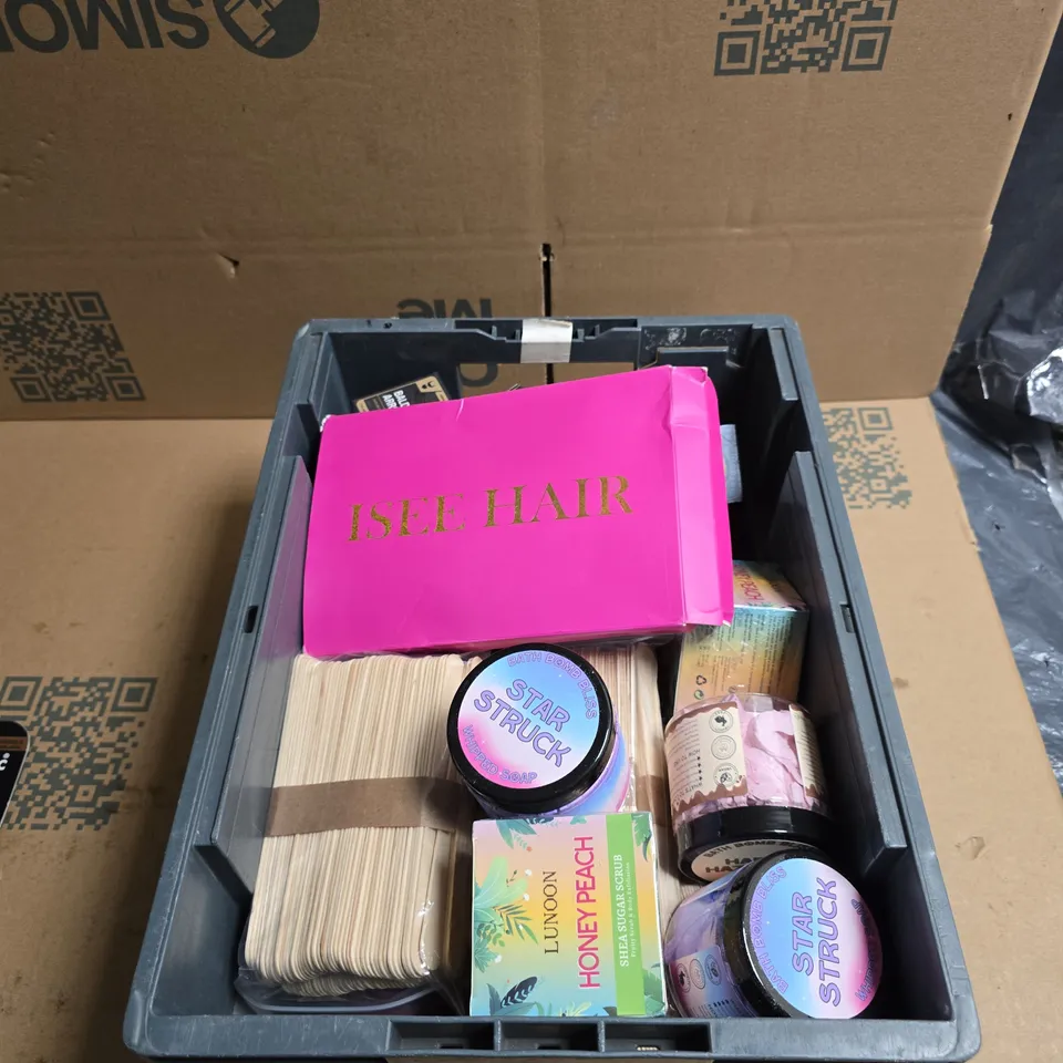 TOTE OF APPROXIMATELY 20 ASSORTED COSMETICS TO INCLUDE: MINERAL MAGIC PERFECTION POWDER 