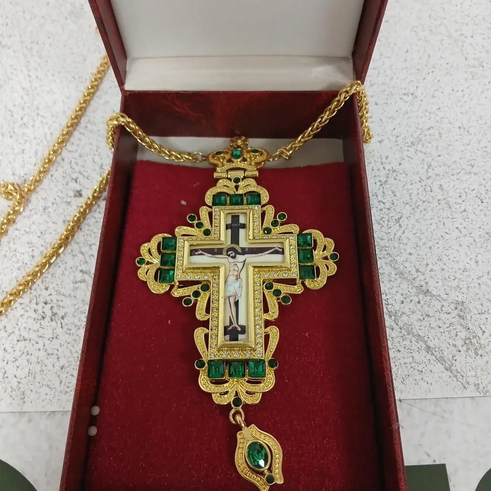GOLD-TONE CROSS PENDANT NECKLACE WITH GREEN STONES – BOXED