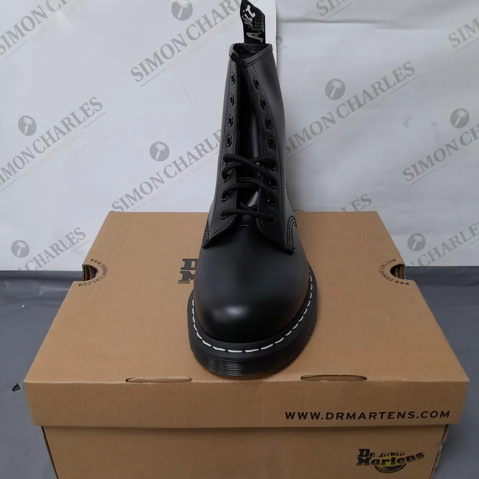 DR MARTENS UNISEX BLACK LACE UP BOOTS SIZE 9