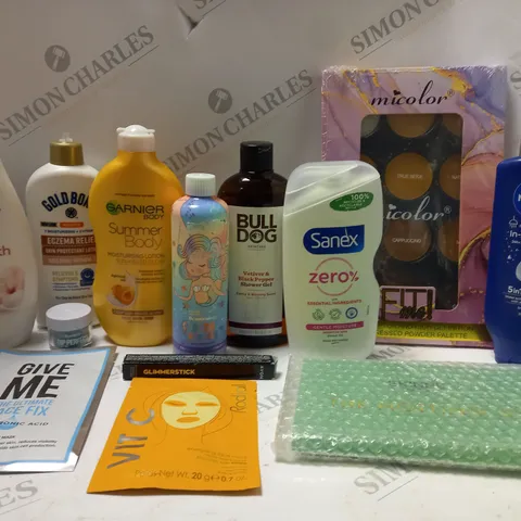 BOX OF APPROX 10 ASSORTED BEAUTY PRODUCTS TO INCLUDE GARNIER SUMMER GLOW BODY LOTION, BULLDOG SHOWER GEL, SANEX SHOWER GEL, ETC