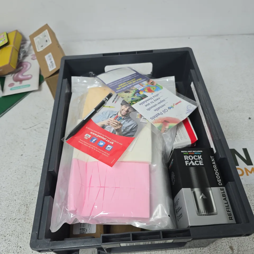 TOTE OF APPRIXMATELY 15 ASSORTED ITEMS TO INCLUDE: PENTEL SIGN PEN