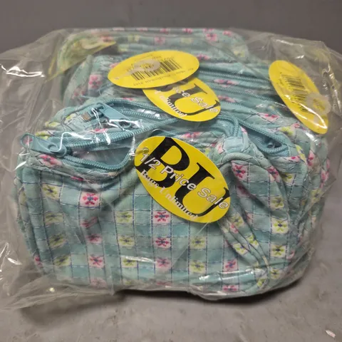 A LARGE QUANTITY OF SPONGE BAGS / COSMETIC BAGS