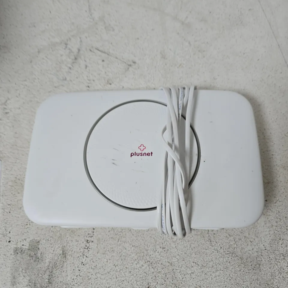 TOTE OF APPROXIMATELY 10 ASSORTED ITEMS TO INCLUDE: PLUSNET ROUTER