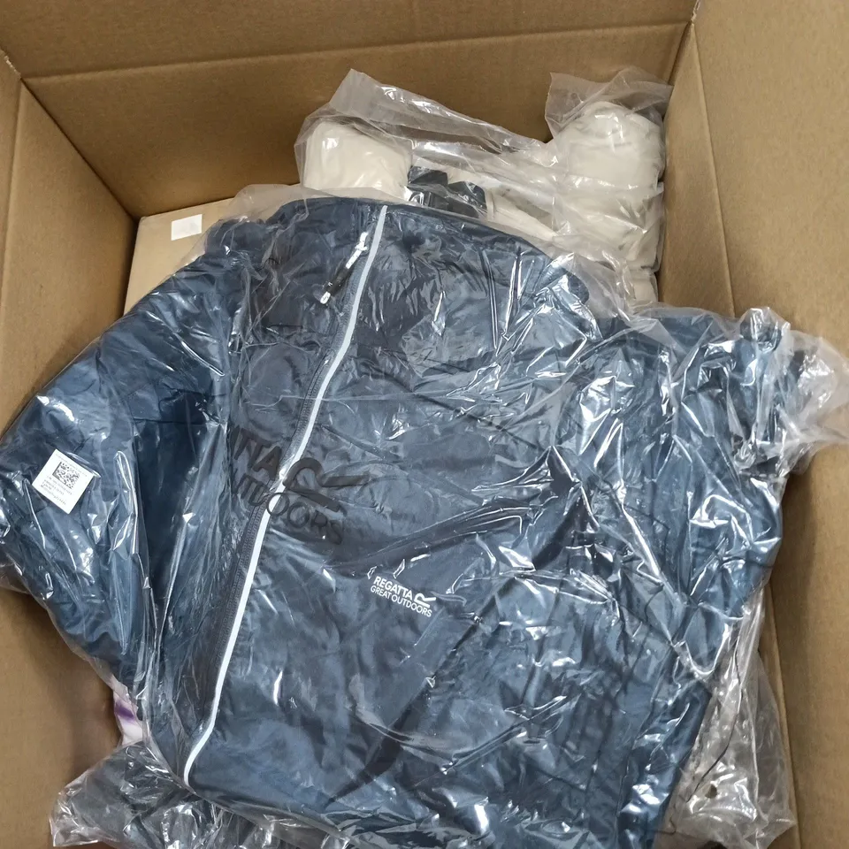 BOX OF APPROXIMATELY 20 ASSORTED ITEMS TO INCLUDE REGATTA, FOOTWEAR ETC