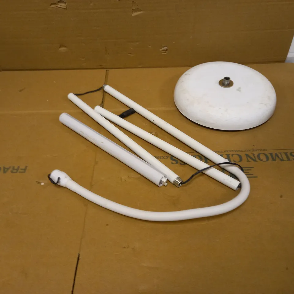 DAYLIGHT COMPANY UNOLAMP FLOOR WHITE