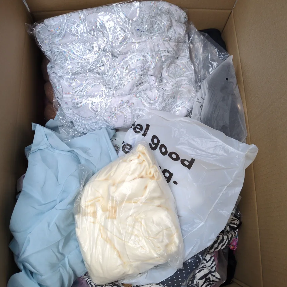 APPROXIMATELY 20 ASSORTED CLOTHING AND FASHION PRODUCTS IN VARIOUS STYLES AND SIZES - COLLECTION ONLY