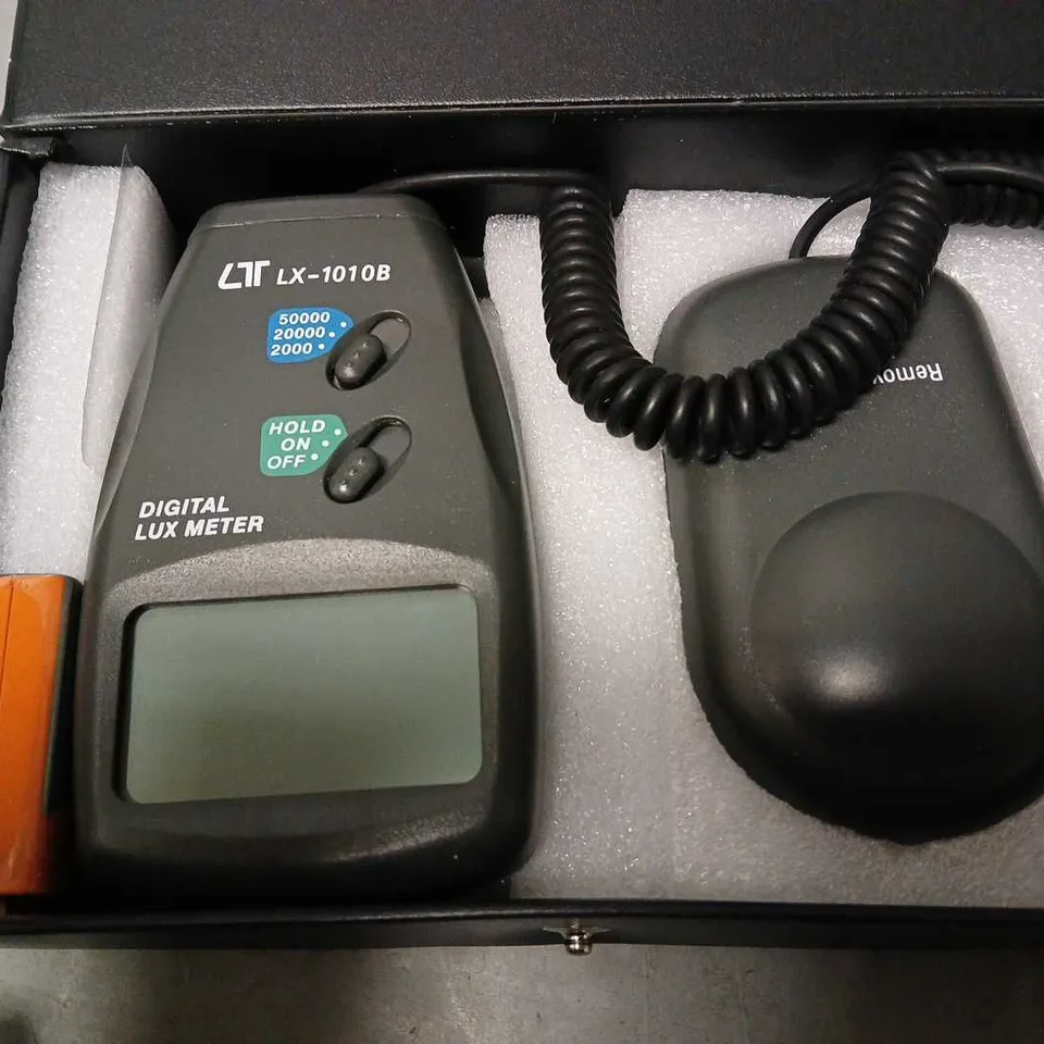 LT LX-1010B DIGITAL LUX METER 