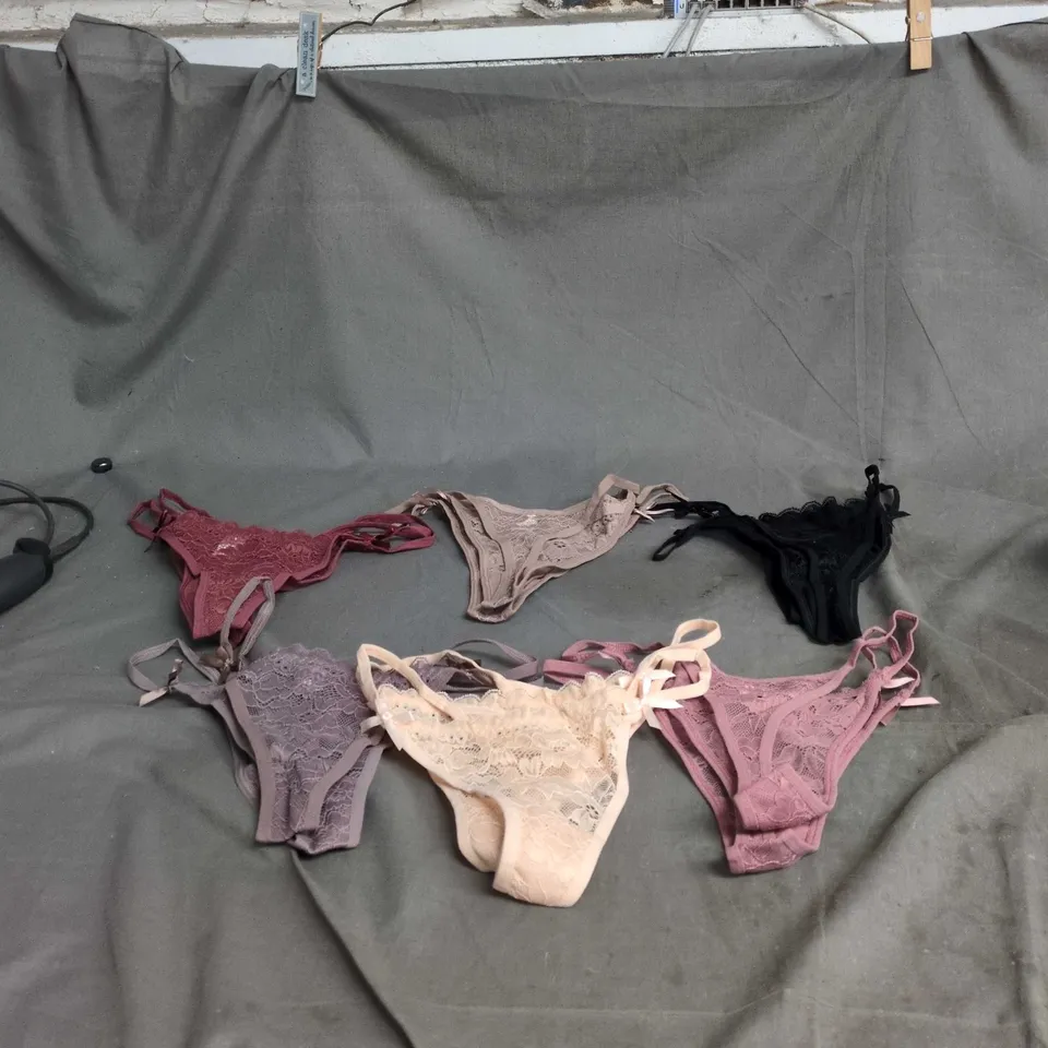 WOMEN'S LACE BRIEFS - SET OF 5 (ASSORTED COLOURS) SIZE M