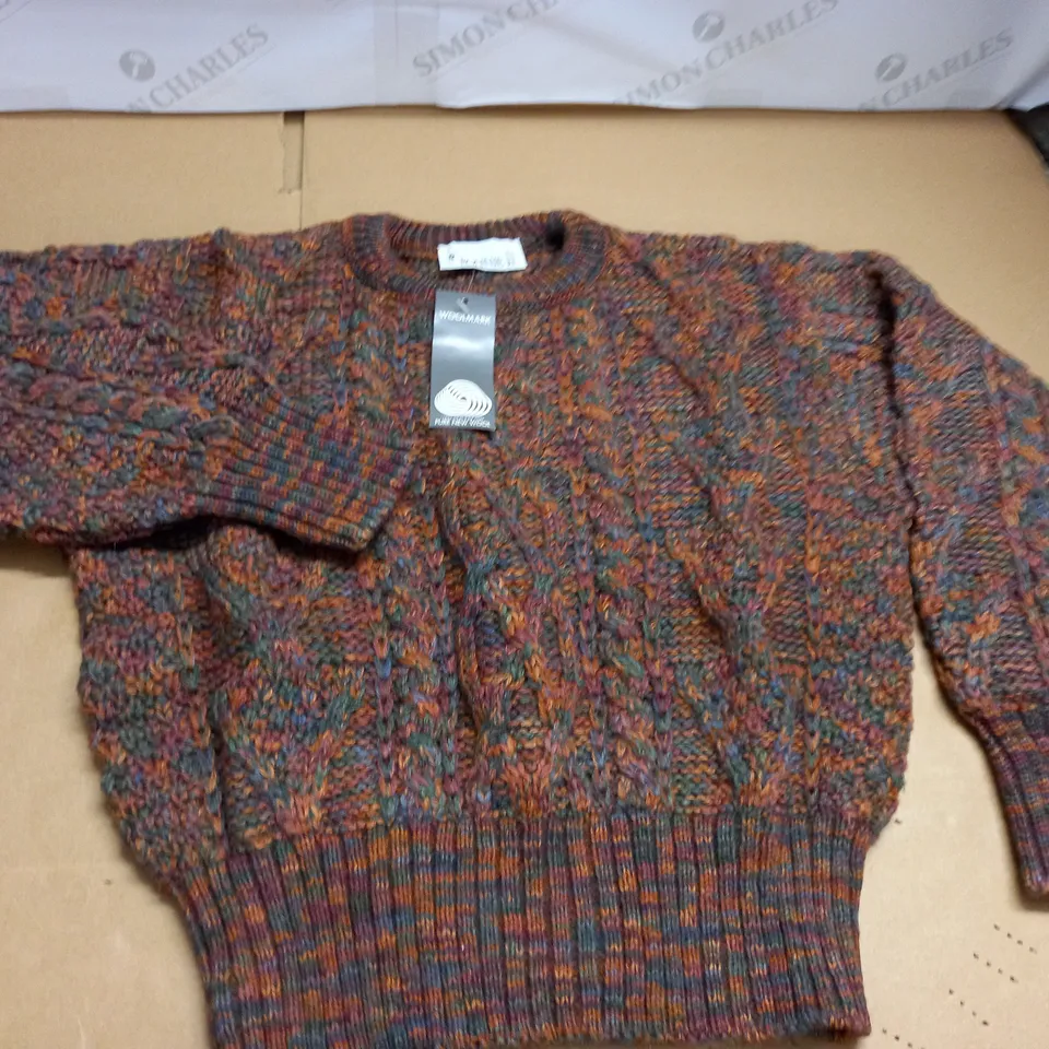 LOT OF APPROXIMATELY 12 PURE NEW WOOL JUMPERS - SIZE UNSPECIFIED