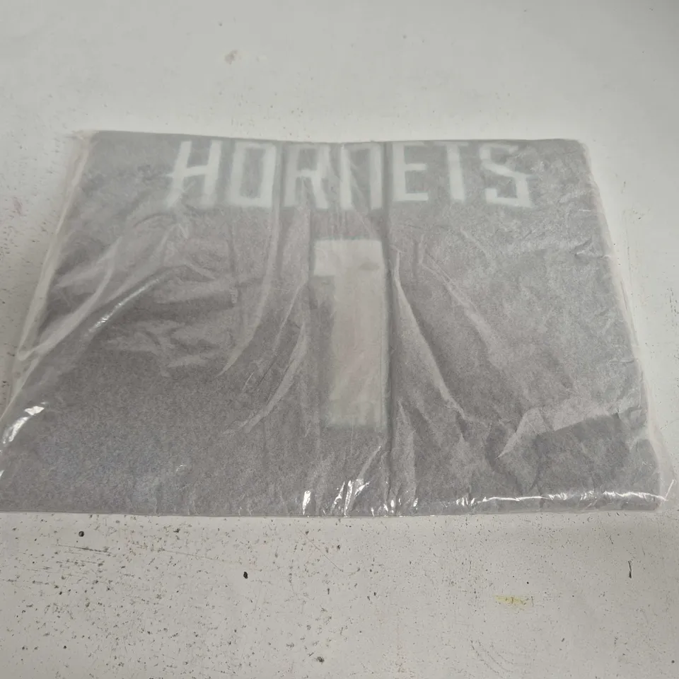 BAGGED NIKE HORNETS BASKETBALL JERSEY – SIZE L