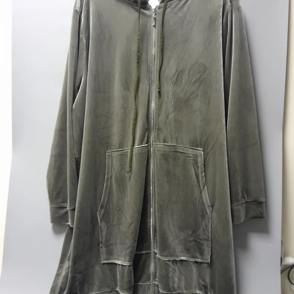 WYNNE LAYERS ZIP LONG SLEEVE HOODIE IN STONE - 3XL