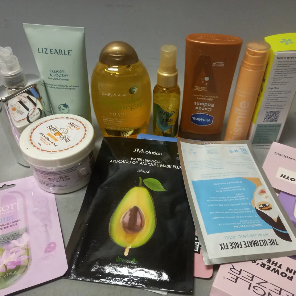 APPROXIMATELY 20 ASSORTED ITEMS TO INCLUDE LIZ EARLE CLEANSE & POLISH HOT CLOTH CLEANSER, COLOUR WOW DREAM COAT SUPERNATURAL SPRAY, WYPE NATURAL TOILET PAPER GEL, HISMILE TOOTHPASTE, PANTENE ARGAN INF