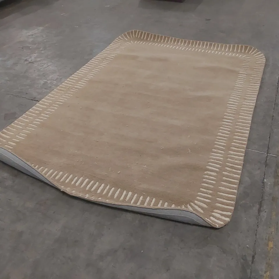 QUALITY DESIGNER AREA RUG - APPROXIMATELY 295 x 195cm