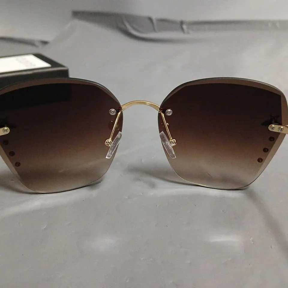 BOXED PAIR OF GUCCI GLASSES