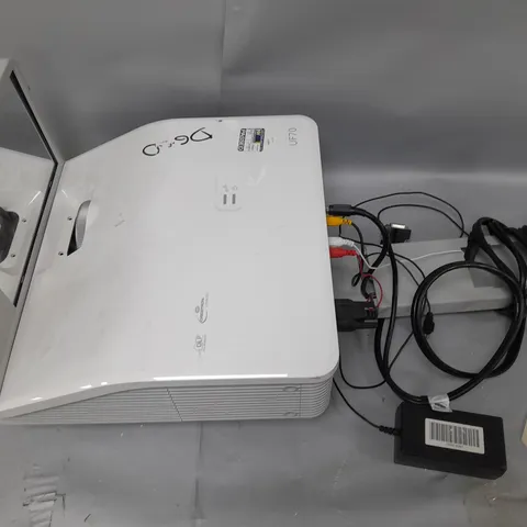 SMART UF70 PROJECTOR WITH MOUNT - COLLECTION ONLY