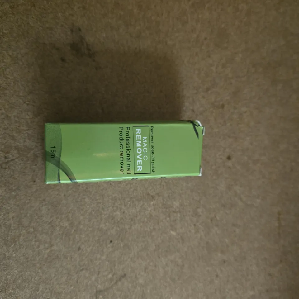 BOX OF APPROXIMATELY 10 ASSORTED BEAUTY PRODUCTS