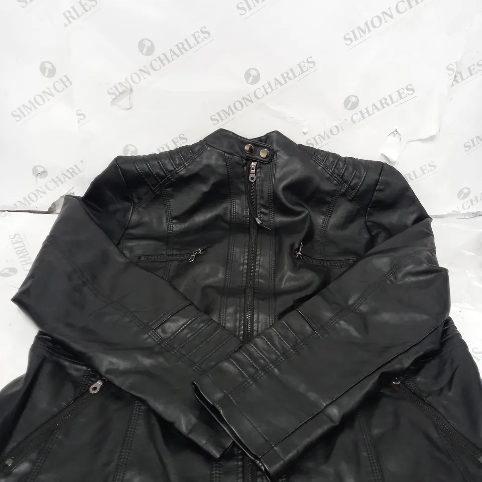 LOT OF CLOTHING ITEMS APPROXIMATELY 30 TO INCLUDE JUMPERS, LEATHER JACKET, T-SHIRTS ETC