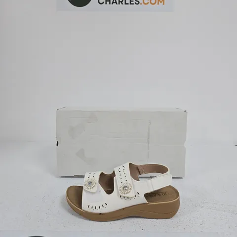 JOE & JO WHITE LEATHER WEDGE SANDALS WITH CUT-OUT FLORAL DETAILS β WOMEN'S FOOTWEAR (WITH BOX) SIZE EU 37