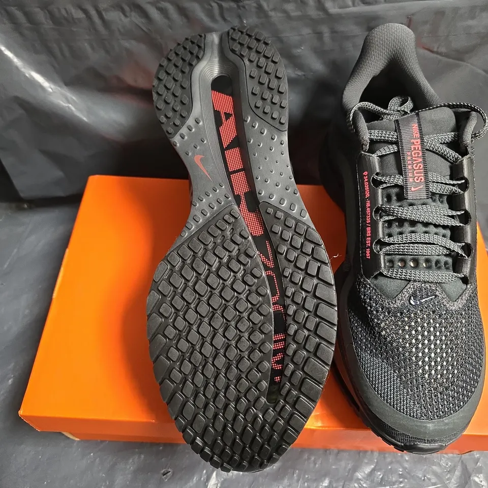 NIKE PEGASUS PREMIUM BLACK/ANTHRACITE – MEN'S TRAINERS UK 7.5 (EU 42)