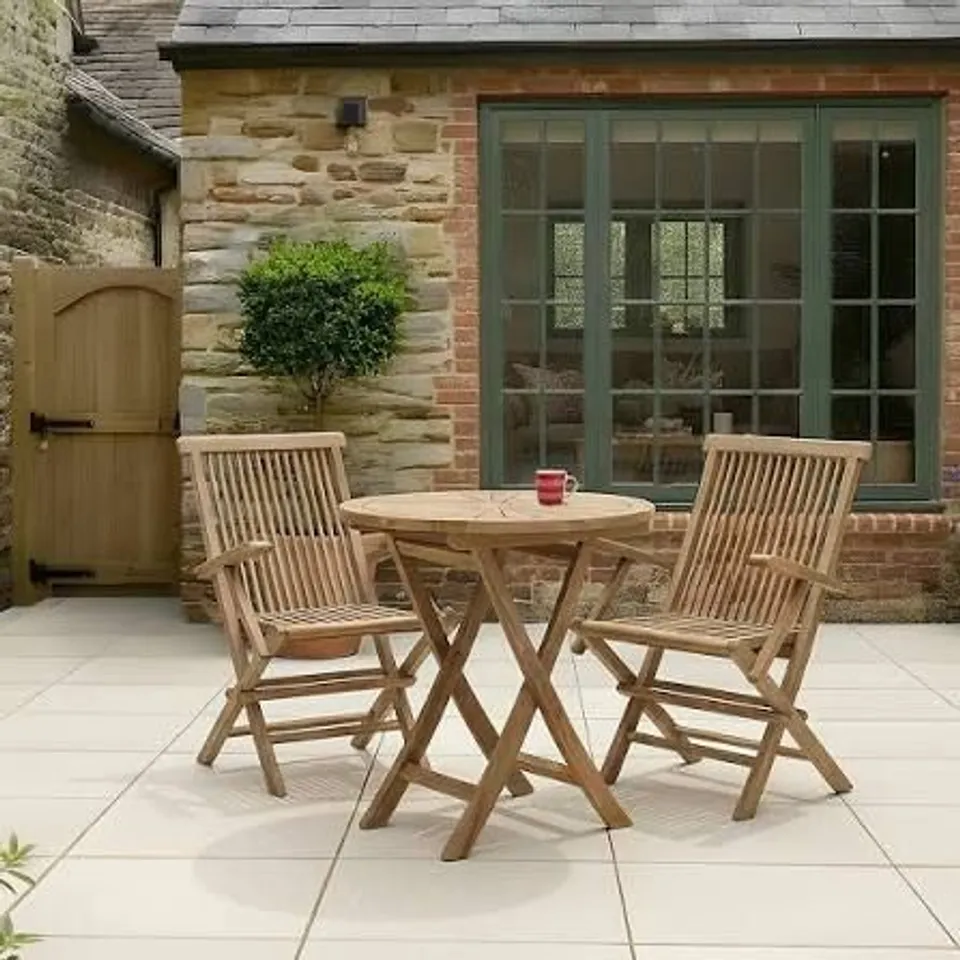 BOXED CHARLES BENTLEY PAIR OF SOLID WOODEN TEAK GARDEN OUTDOOR FOLDING ARM CHAIRS