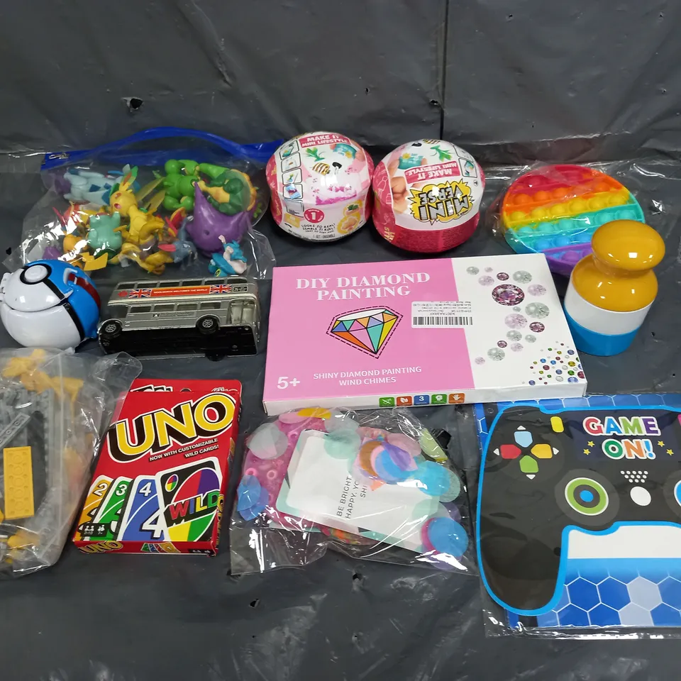 BOX OF ASSORTED TOYS AND GAMES TO INCLUDE POPPET TOY, POKEMON AND UNO