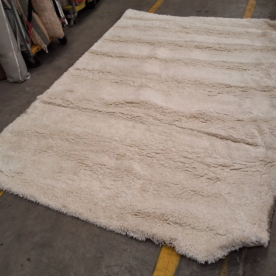 CREAM SHAG PILE RUG APPROXIMATELY 200×280CM