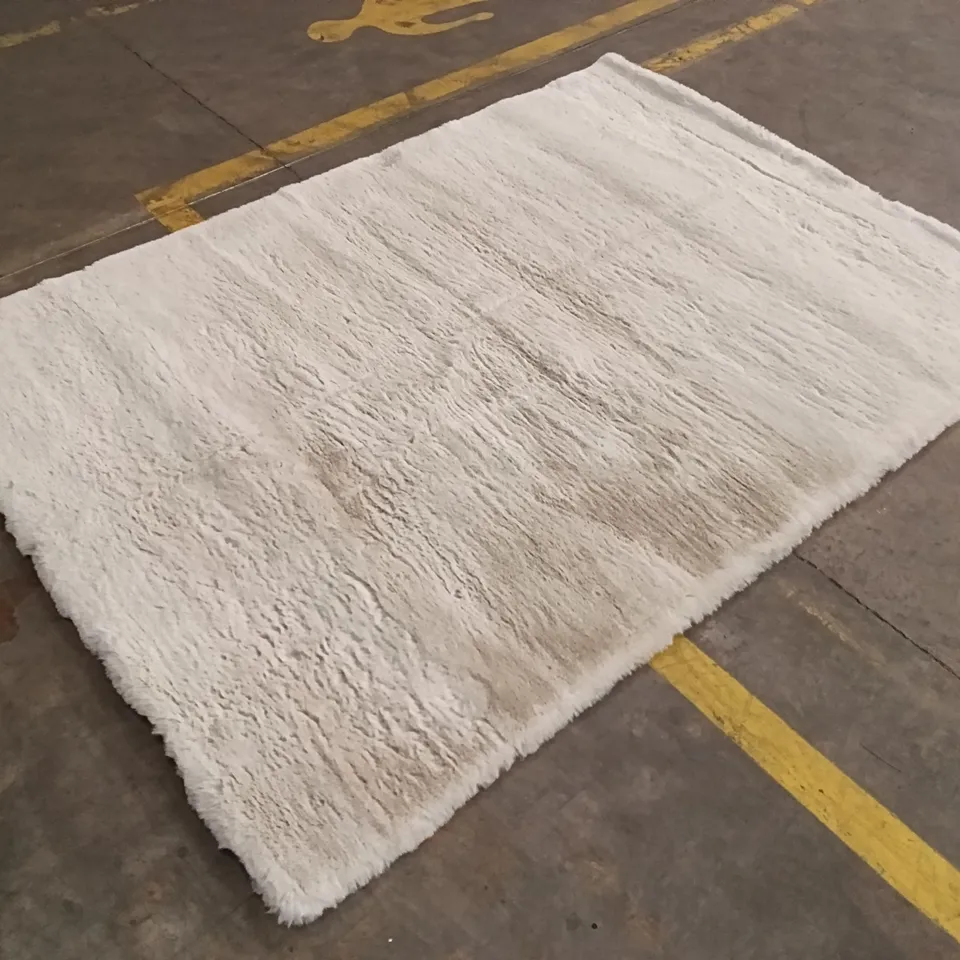 QUALITY DESIGNER AREA RUG - APPROXIMATELY 230CM X 165CM