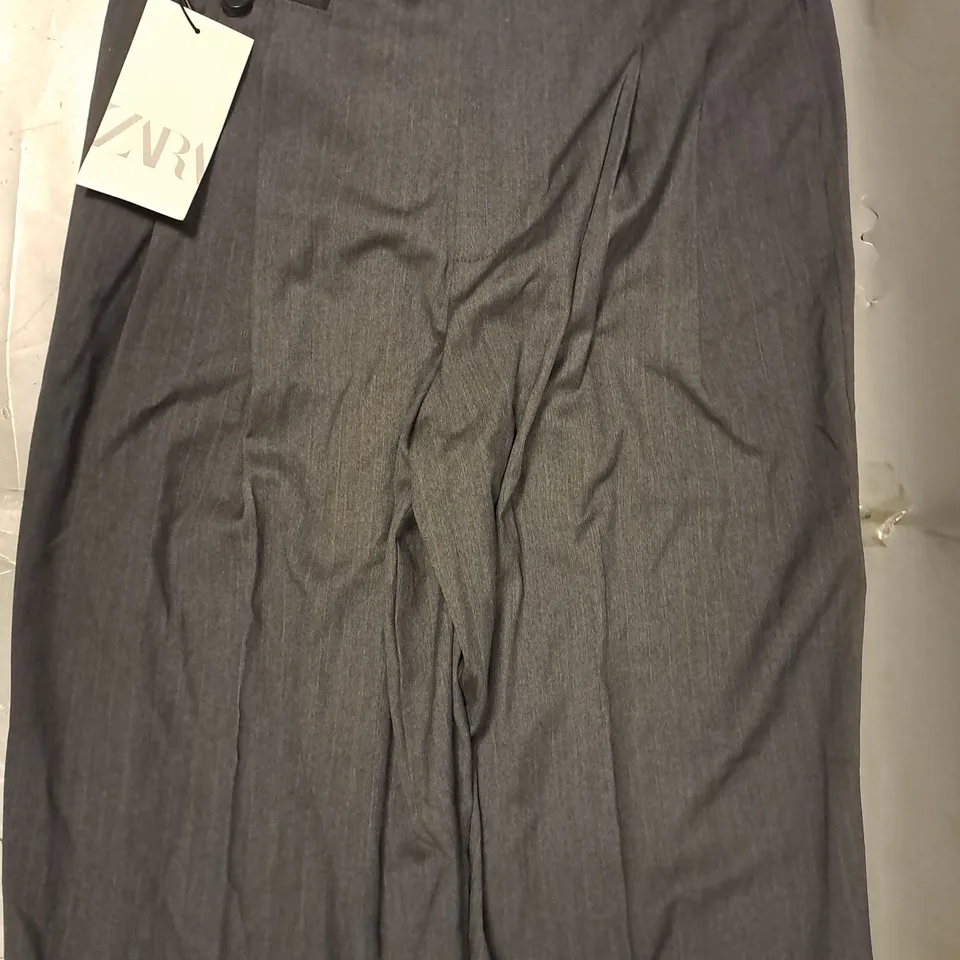 ZARA TROUSERS IN GREY SIZE XS