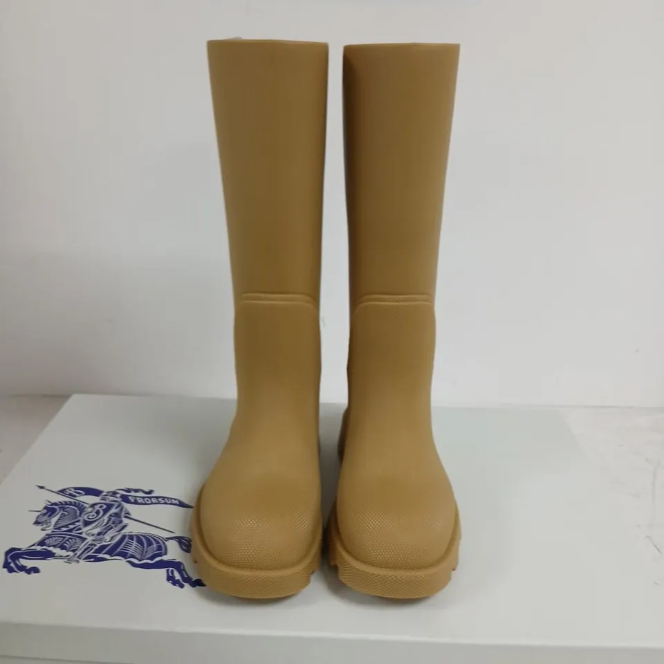 BURBERRY RUBBER KNEE-HIGH BOOTS – UK 4 (EU 37), TAN