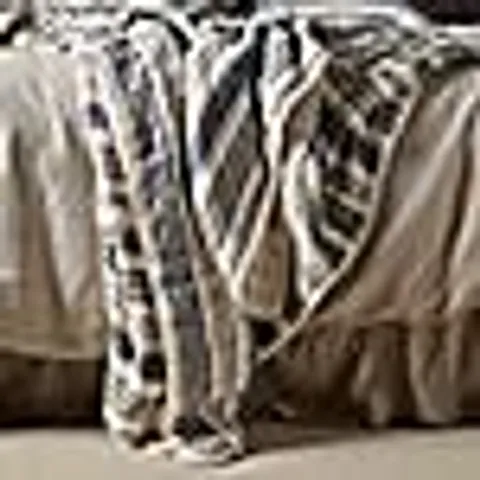 SECRET LINEN STORE MAGNUS STRIPE THROW KING SIZE